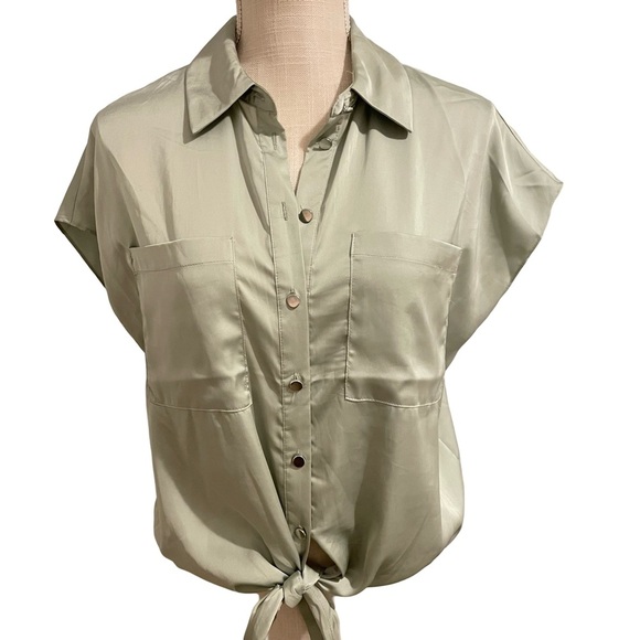 Rachel Zoe Mint Green Satin Short Sleeve Button up - Picture 1 of 6